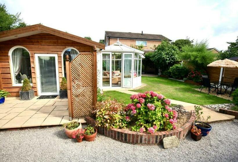 مبيت وإفطار Formby Pinewood Studio