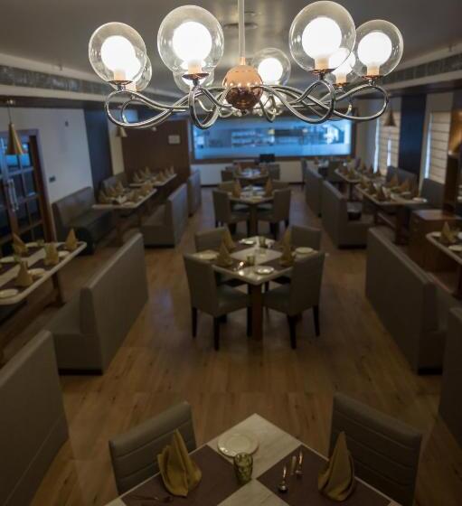 בית מלון כפרי Golden Retreat