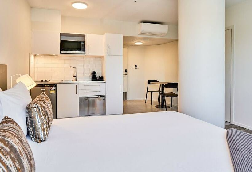 Sojourn Apartment Hotel   Ghuznee