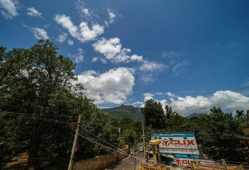 호텔 The Pothigai Palace