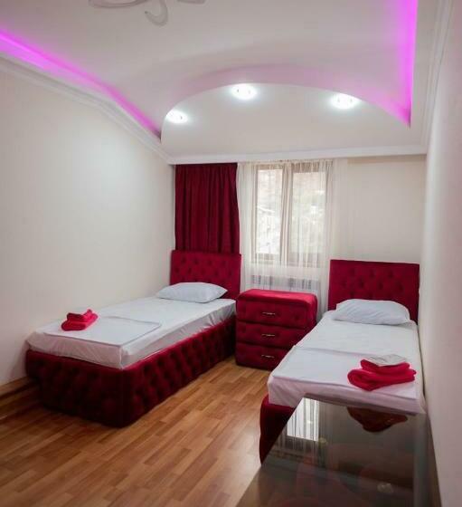 بنسيون Hovasapyan S Family Guest House