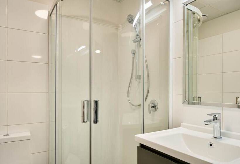 Sojourn Apartment Hotel   Ghuznee