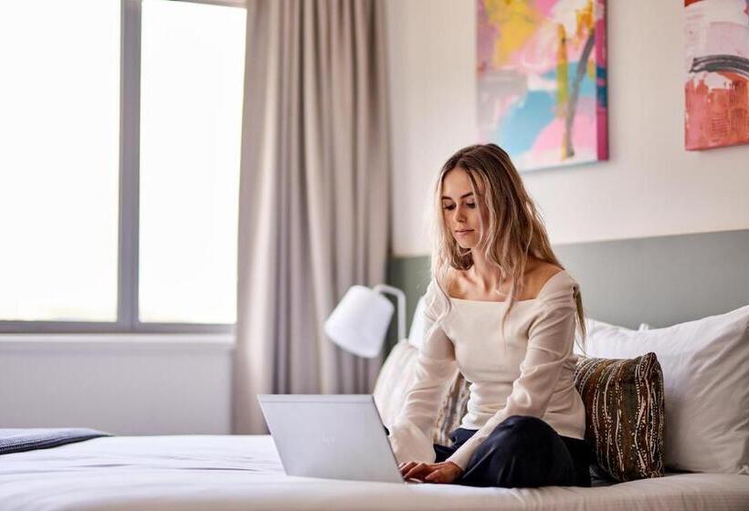 Sojourn Apartment Hotel   Ghuznee