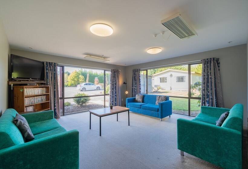 هاستل Te Anau Central Backpackers