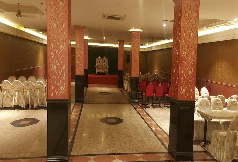 ホテル Meenakshi Palace