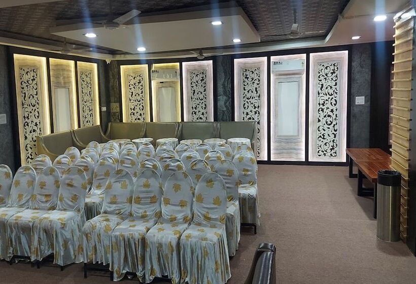 ホテル Meenakshi Palace