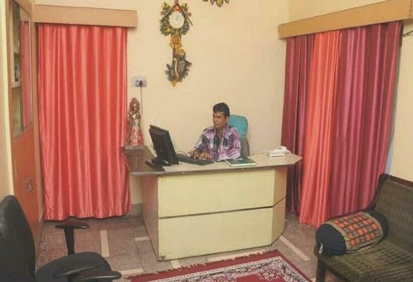 فندق Oyo 93303  Mundra