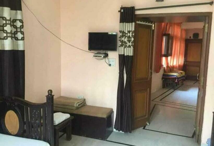 فندق Oyo 93303  Mundra