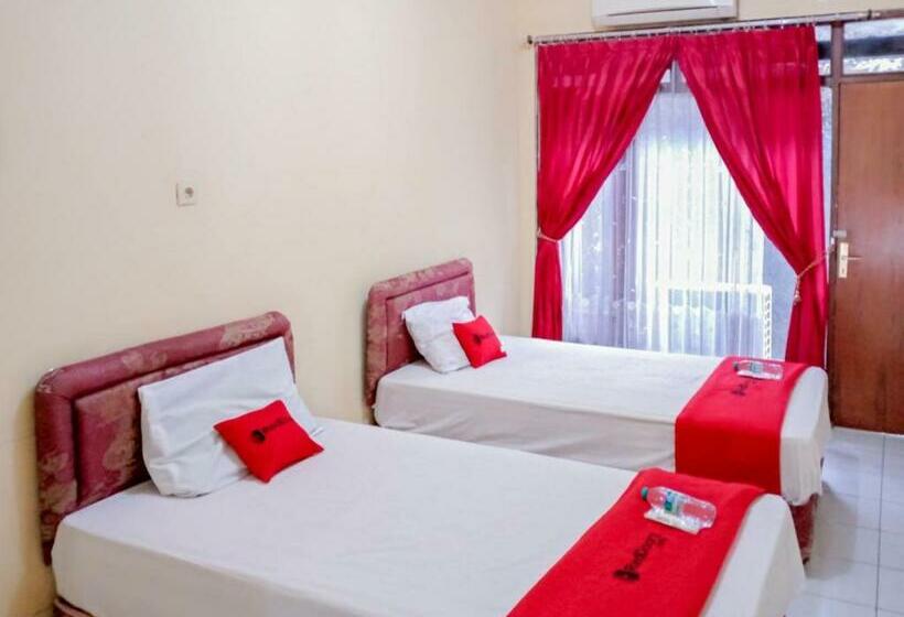 فندق Reddoorz Near Politeknik Perkeretaapian Indonesia Madiun