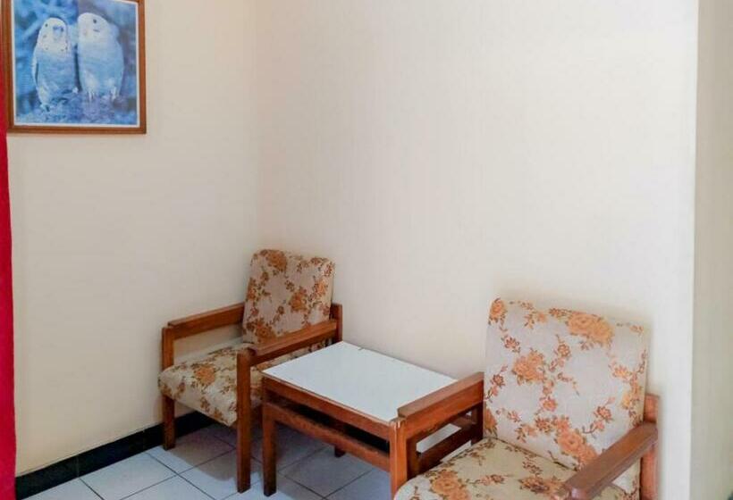 فندق Reddoorz Near Politeknik Perkeretaapian Indonesia Madiun