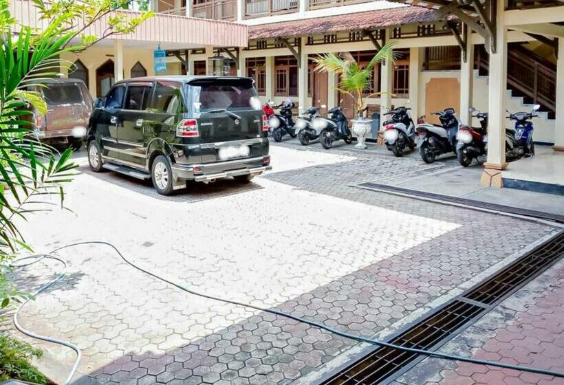 فندق Reddoorz Near Politeknik Perkeretaapian Indonesia Madiun