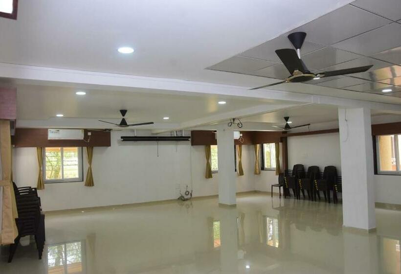 בית מלון כפרי Regal Panhala Residency