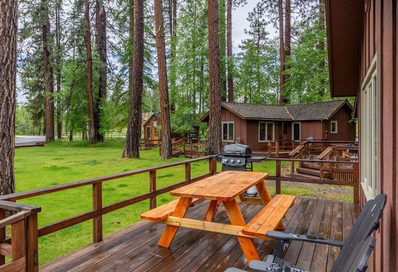 منتجع Lake Creek Lodge