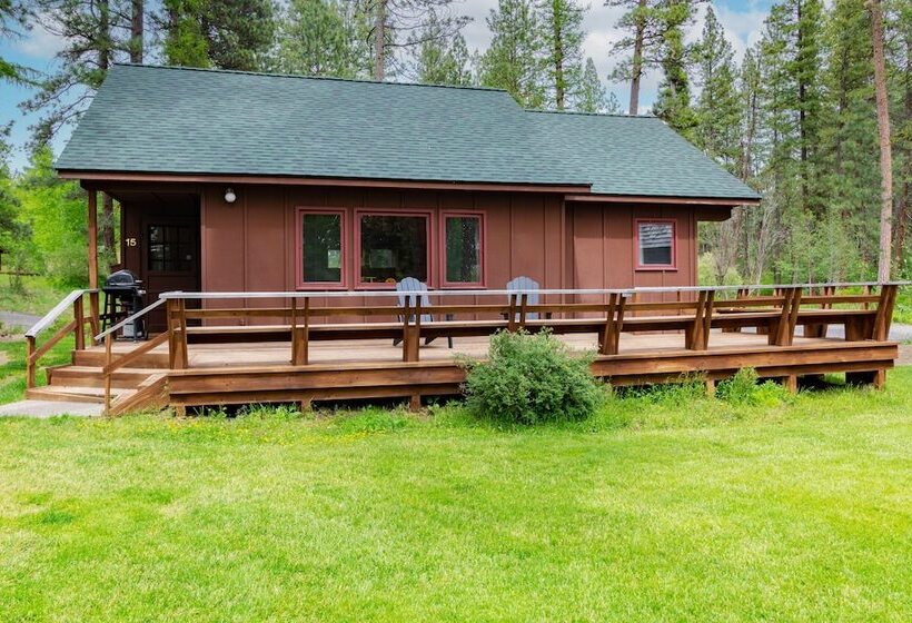 منتجع Lake Creek Lodge