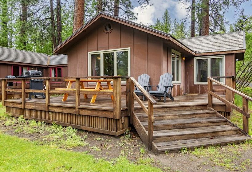 منتجع Lake Creek Lodge