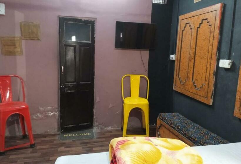 Общежитие Sant Kripa Backpackers