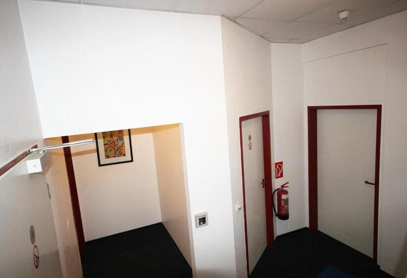 هاستل Aparthotel B & L