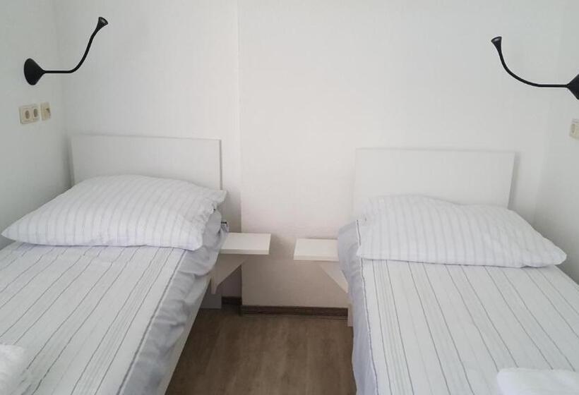 هاستل Aparthotel B & L