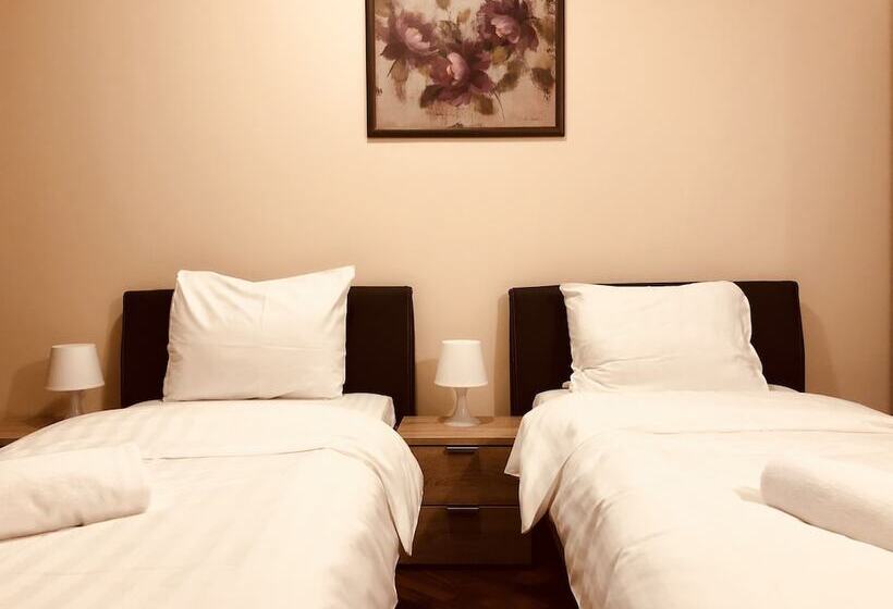 هاستل Monte Carlo Palace Rooms