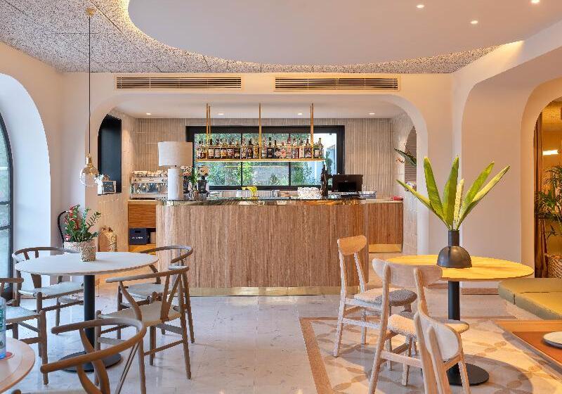 Bella Colina I Vintage Hotel 1953