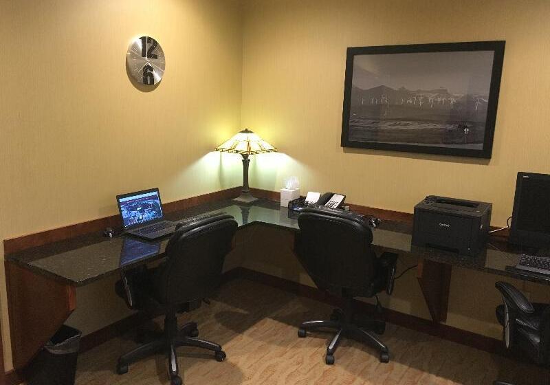 فندق Best Western Plus Service Inn & Suites