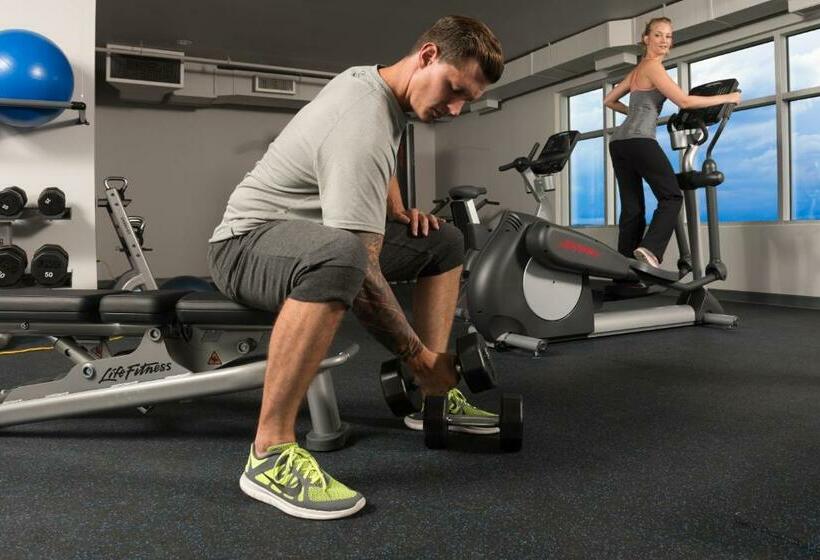 هتل Clique Calgary Airport