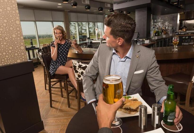 هتل Clique Calgary Airport