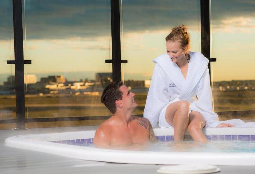 هتل Clique Calgary Airport