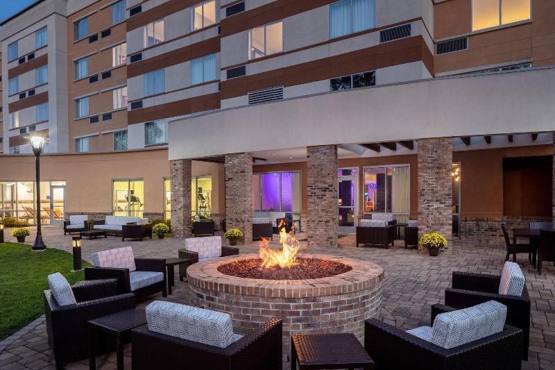 Отель Courtyard By Marriott Charleston Downtown/civic Center