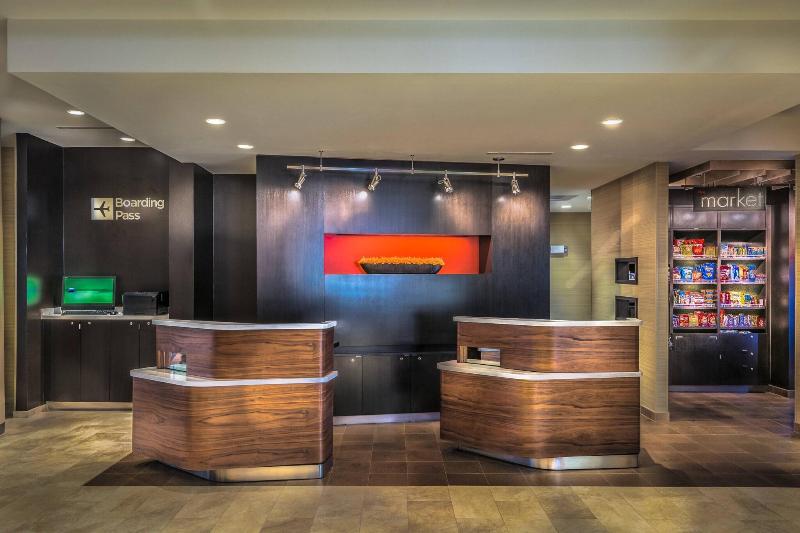 Отель Courtyard By Marriott Charleston Downtown/civic Center