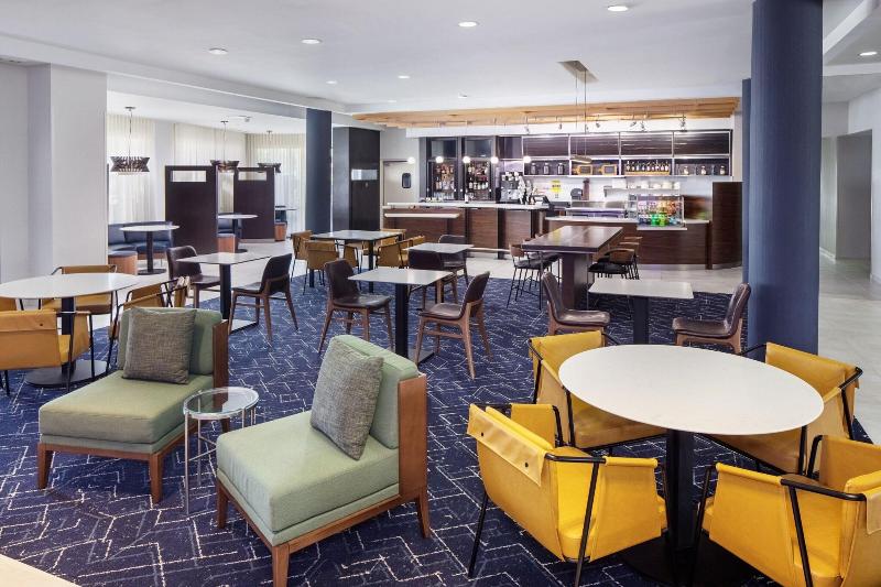 هتل Courtyard By Marriott Charleston Downtown/civic Center