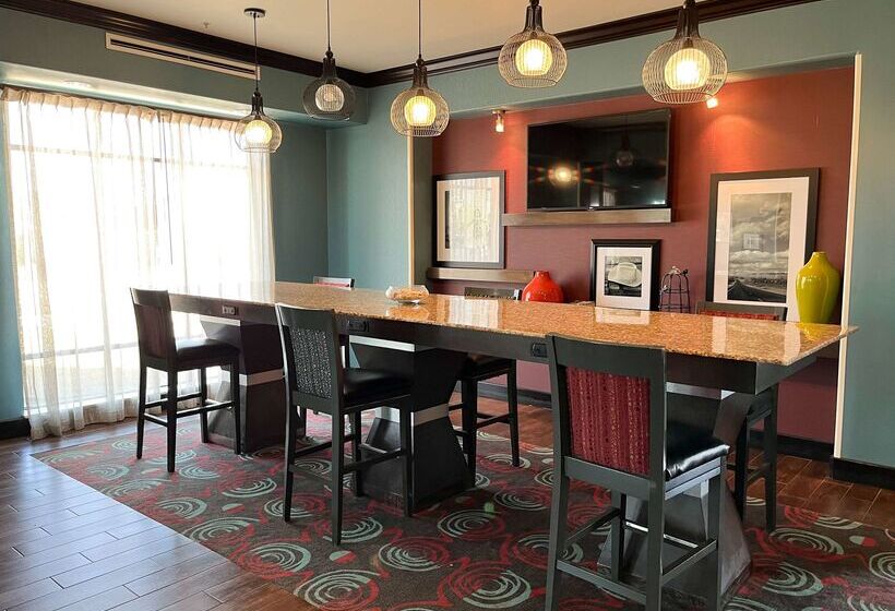 Отель Quality Inn & Suites