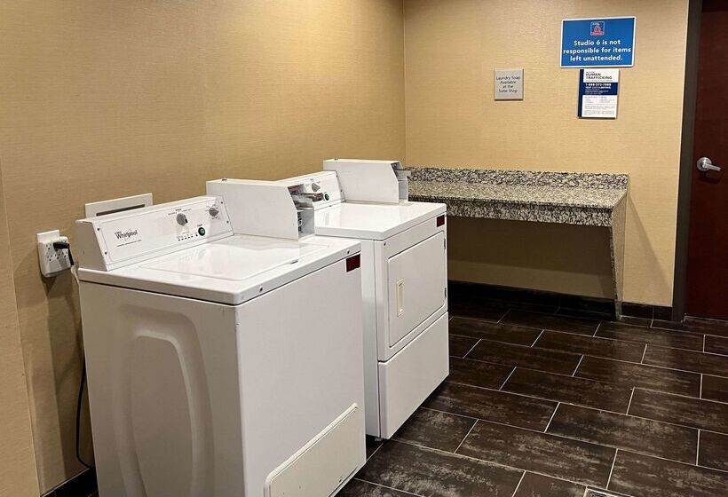 Отель Quality Inn & Suites