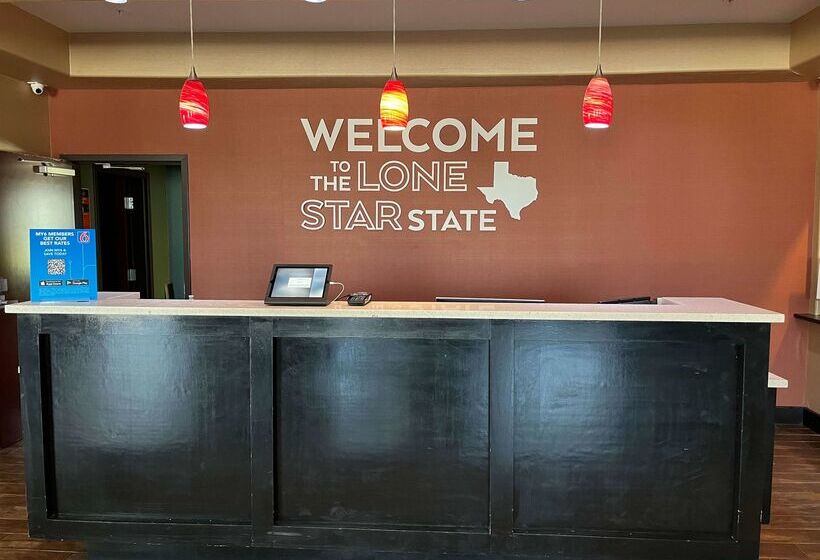 Отель Quality Inn & Suites