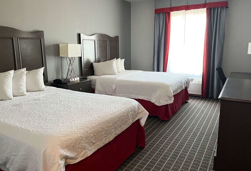 Отель Quality Inn & Suites