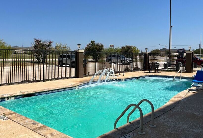 Отель Quality Inn & Suites