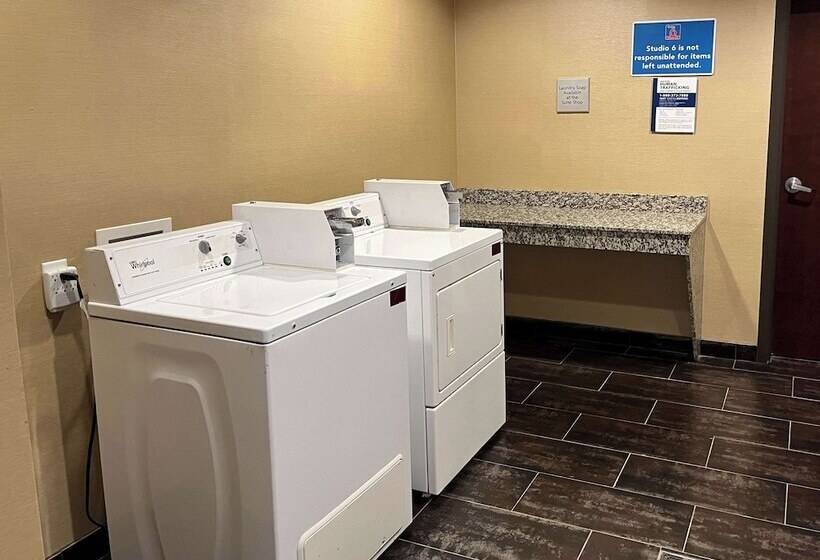 Отель Quality Inn & Suites