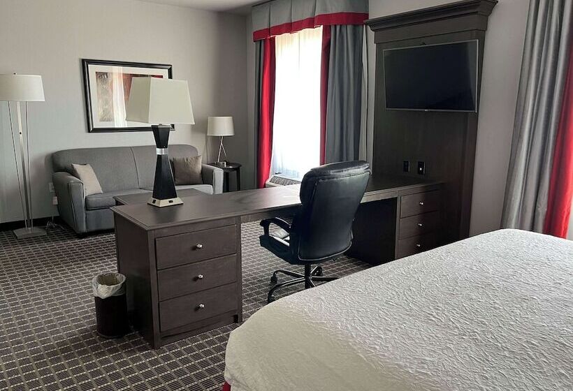 Отель Quality Inn & Suites