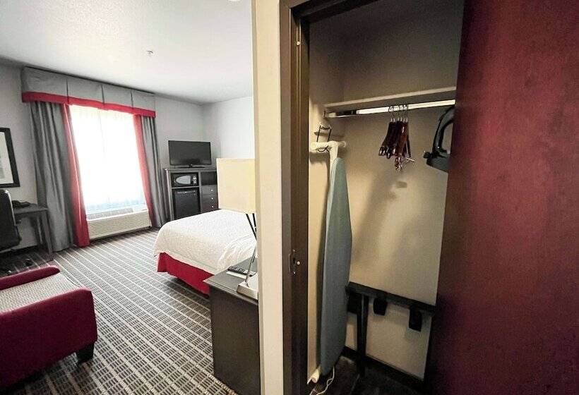 Отель Quality Inn & Suites