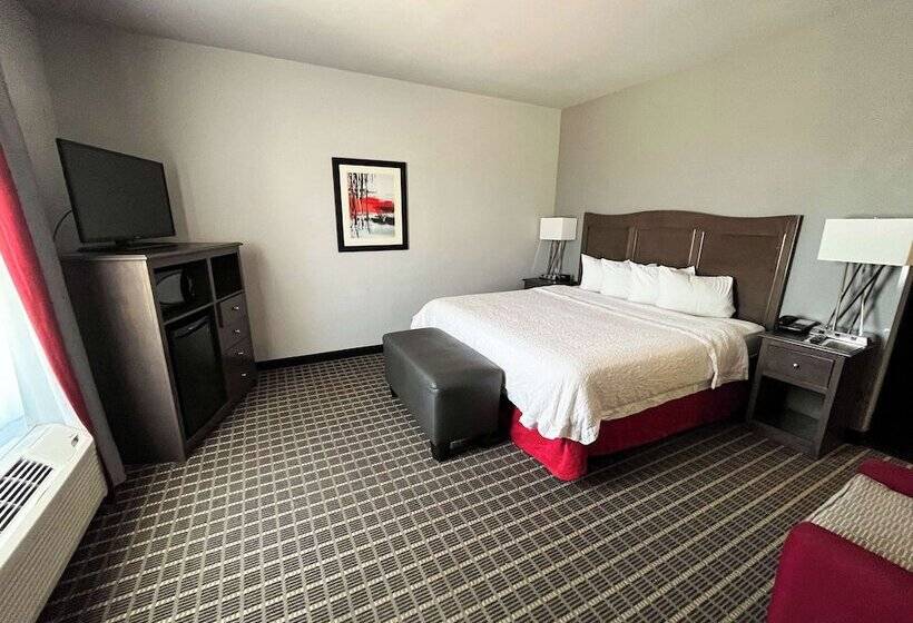 Отель Quality Inn & Suites