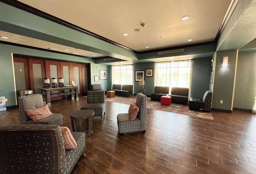 Отель Quality Inn & Suites