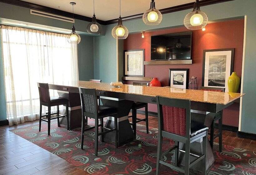 Отель Quality Inn & Suites