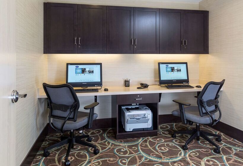 فندق Hampton Inn & Suites Philadelphia Montgomeryville