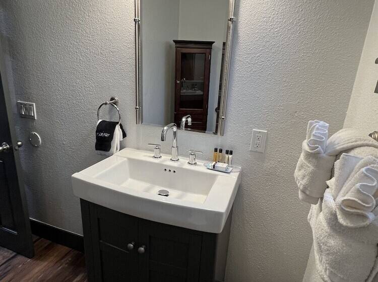 Отель Heavenly Inn Lake Tahoe