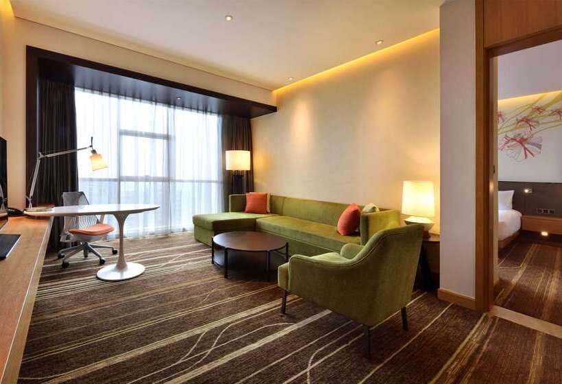 هتل Hilton Garden Inn Chengdu Huayang