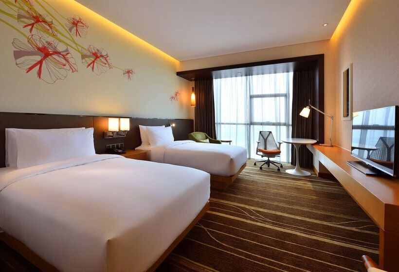 هتل Hilton Garden Inn Chengdu Huayang