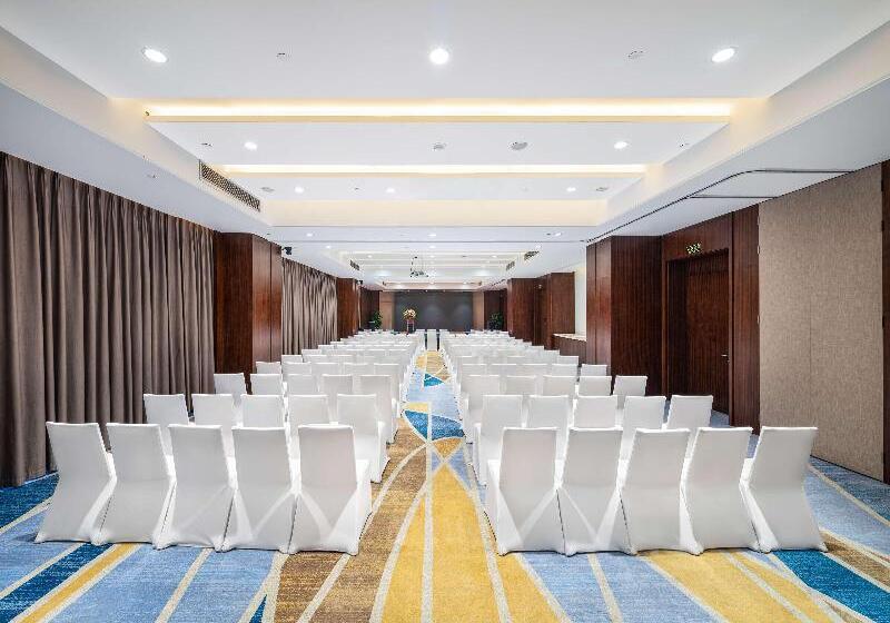 هتل Hilton Garden Inn Chengdu Huayang