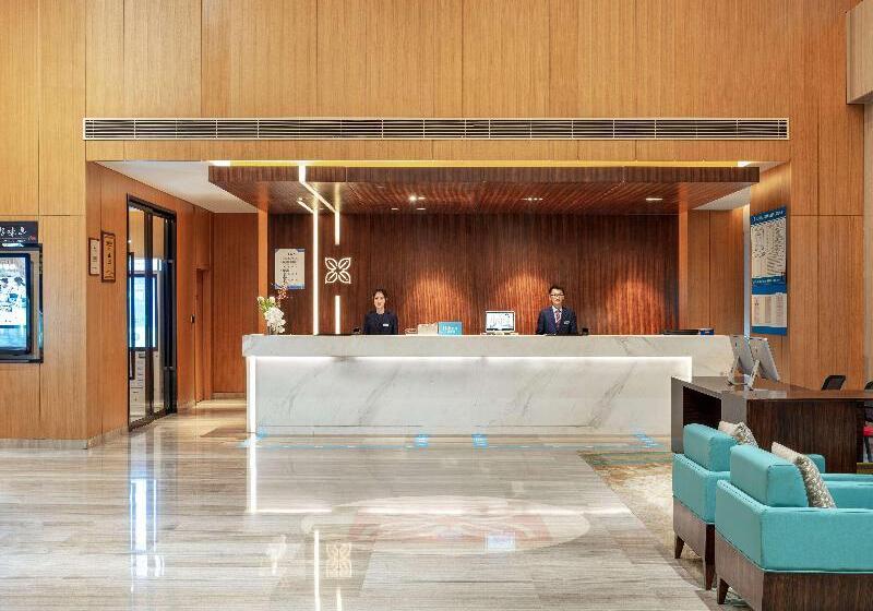 هتل Hilton Garden Inn Chengdu Huayang