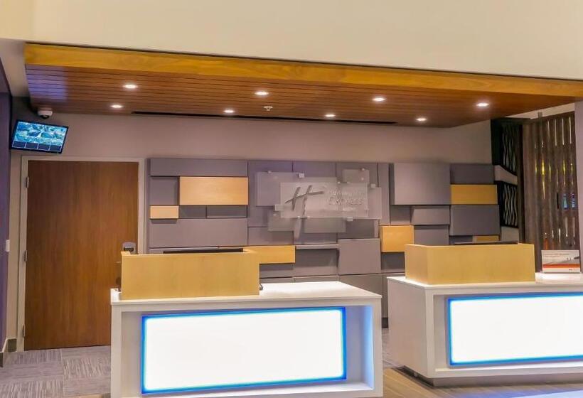 فندق Holiday Inn Express & Suites Miami Airport East, An Ihg