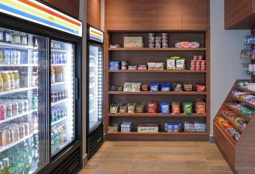 فندق Holiday Inn Express & Suites Miami Airport East, An Ihg